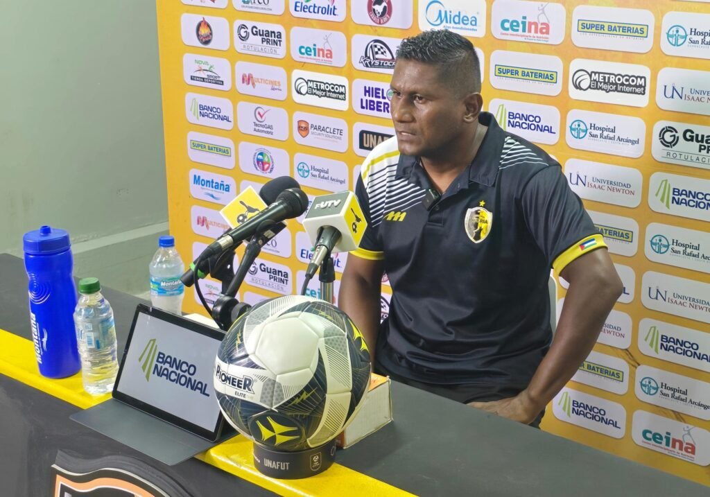 Daniel Vallejos, de Liberia, se despachó contra el arbitraje: “por supuesto hay molestia”